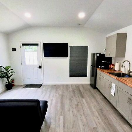 All Modern Studio With Private Entry & Parking. Brandon Eksteriør billede