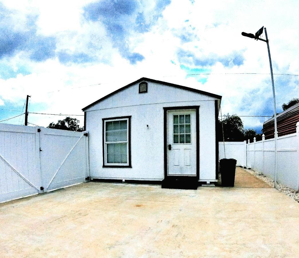 All Modern Studio With Private Entry & Parking. Brandon Eksteriør billede