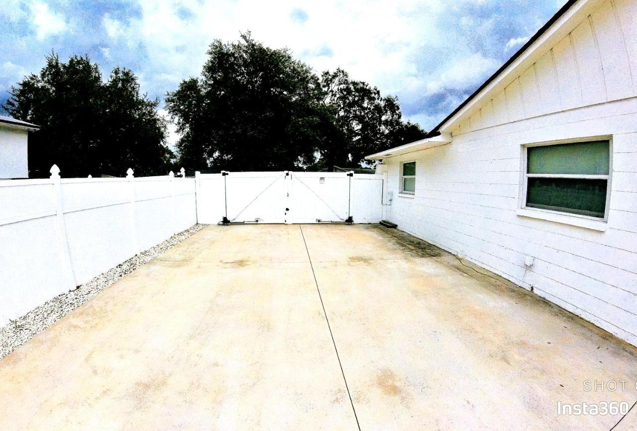 All Modern Studio With Private Entry & Parking. Brandon Eksteriør billede